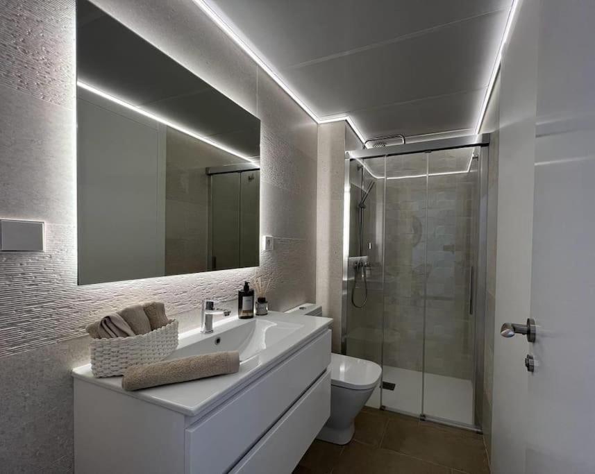 Apartamento 1ª Linea De Playa - Con Piscina Y Parking Playa de Gandia Dış mekan fotoğraf