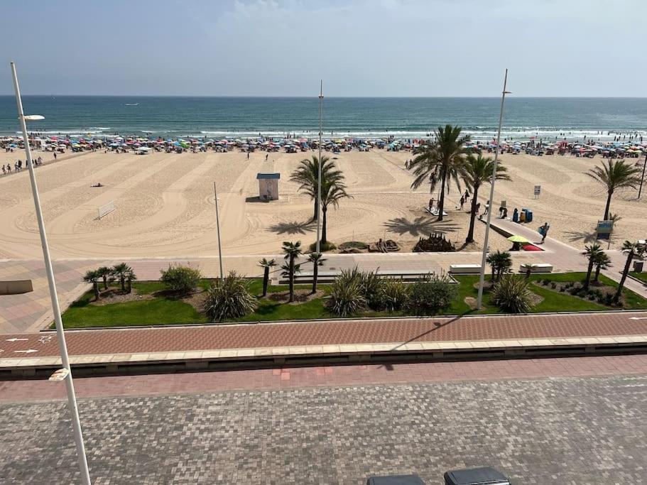 Apartamento 1ª Linea De Playa - Con Piscina Y Parking Playa de Gandia Dış mekan fotoğraf