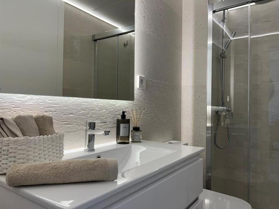 Apartamento 1ª Linea De Playa - Con Piscina Y Parking Playa de Gandia Dış mekan fotoğraf