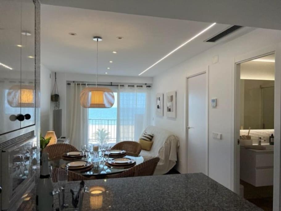 Apartamento 1ª Linea De Playa - Con Piscina Y Parking Playa de Gandia Dış mekan fotoğraf