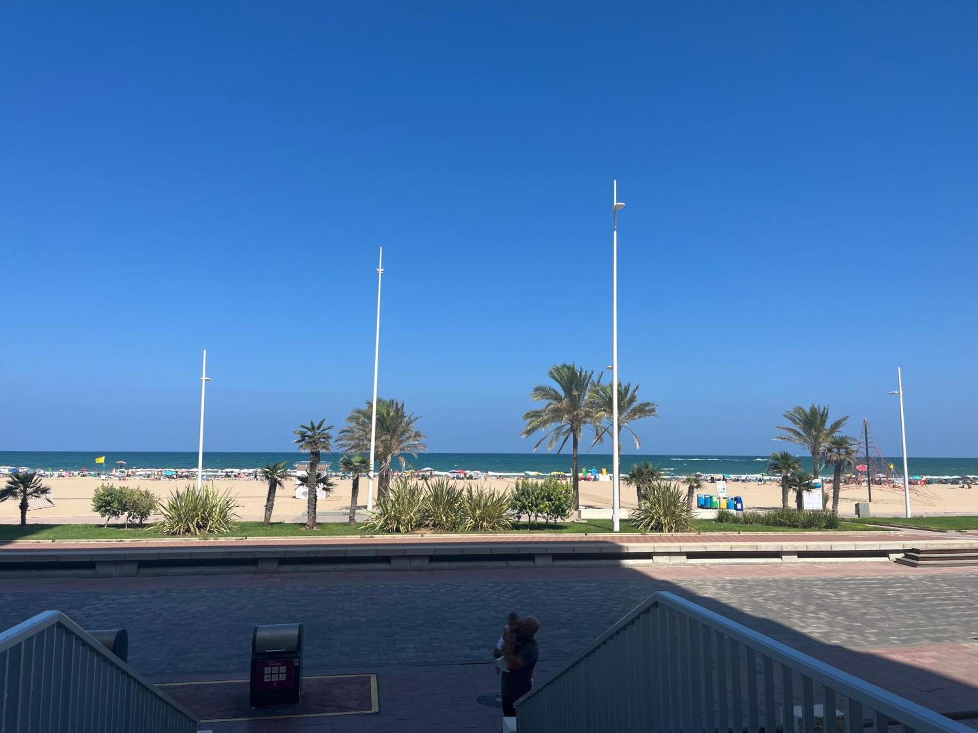 Apartamento 1ª Linea De Playa - Con Piscina Y Parking Playa de Gandia Dış mekan fotoğraf